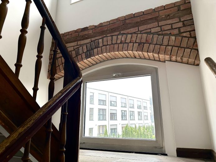Moderne 2 Zimmer im kernsanierten Altbau – Treppenhaus Detail