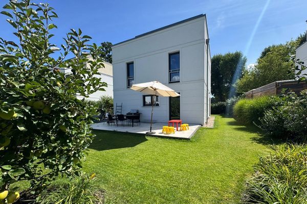 Attraktives Einfamilienhaus mit EBK in Berlin Kladow