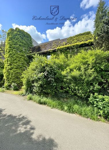Einfamilienhaus mit ELW, tolles Grundstück mit Panoramablick über Saarbrücken – Gebäudeansicht