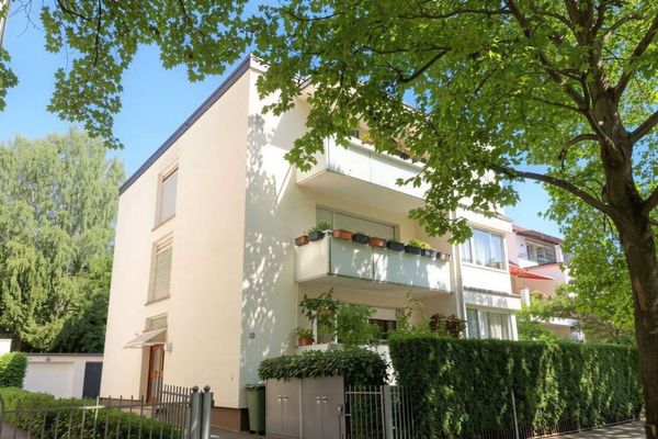 WRS Immobilien - Toplage - Offenbacher Westend - 3 Familienhaus mit Einzelgaragen