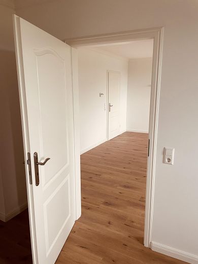 3-Zimmer-Wohntraum am Mittellandkanal – saniert, bezugsbereit & mit Weitblick – Zugang zum Arbeitszimmer