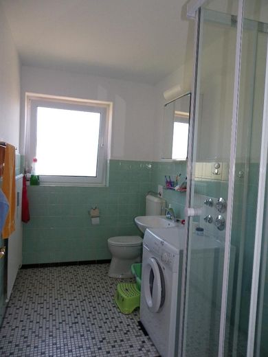 Luminoso piso de 3 habitaciones con cocina equipada, balcón y plaza de aparcamiento – Foto 9