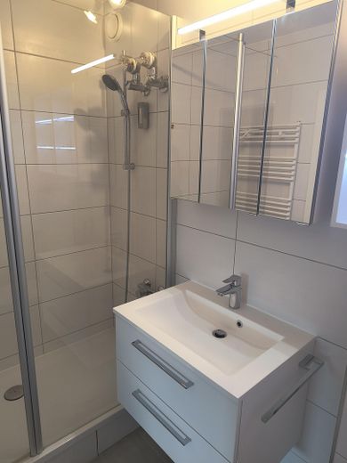 2 ZKB Wohnung - Stadtrandlage – Bad, Waschbecken