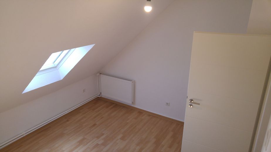 Topsanierte DG Wohnung, WG geeignet, Einbauküche, zentral – Foto 19