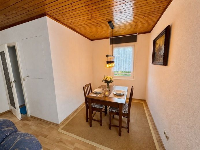 HORN IMMOBILIEN ++ RESERVIERT++ Ferienhaus am See in Lebehn bei Krackow – mit Esszimmer