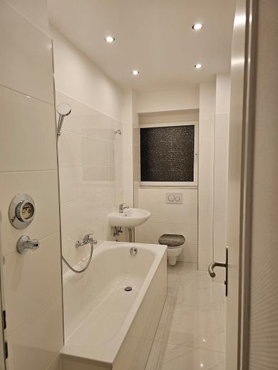 Vente directe : majestueux appartement de 5 pièces avec balcon, près de Hafeninsel Offenbach – Foto 20