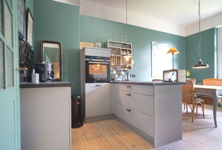 Extremely charming, extraordinarily appealing fully fitted early 20th century apartment with balcony and optional internet – 5bef50de90f24ca801382389bfbfc16ffae30e16.jpg