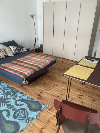 Altbau Single Wohnung in Bestlage – Wohnung mit Einrichtung