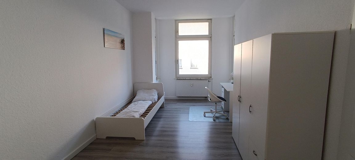 Zimmer in schöner 3er Frauen-WG | Stadtmitte direkt am Paulusanger – Zimmer3_Bild2