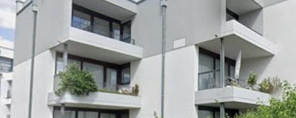 Moderne 3-Zimmer-Wohnung mit zwei Balkonen und neuer Einbauküche – Außenansicht