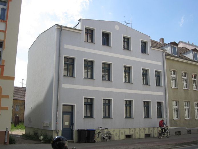 2-Raum-Wohnung in der Anklamer Straße / Nähe Theater zu vermieten – Straßenansicht