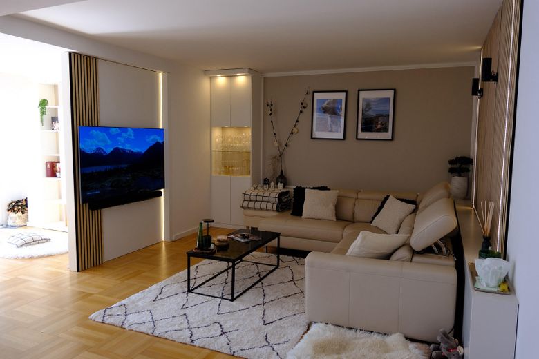 Exklusive Wohlfühloase in GE-Resse: 214 m² Luxus, Schreiner-Einbauten & traumhafter Naturpool – Wohnzimmer EG