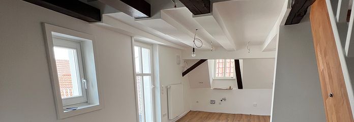 Charmant appartement de 2 pièces dans un immeuble classé monument historique – 75 m², disponible immédiatement