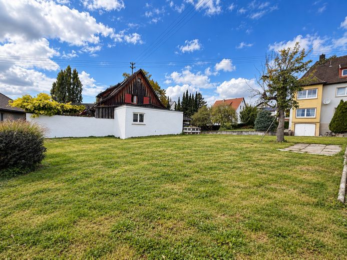 Freistehendes EFH in Toplage von Erbach – frisch renoviert, sonnig & ruhig – Garten und Garage