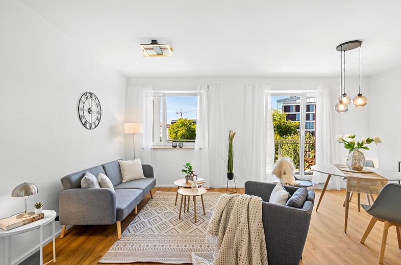 Emménagez et sentez-vous chez vous - Appartement moderne de 2 pièces, libre immédiatement – Wohn- und Essbereich