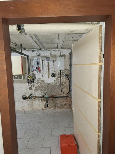 Büyük bir üst hakkı arsası üzerinde tasarım potansiyeline sahip müstakil şehir villası – Kellerraum 1 Ansicht 1