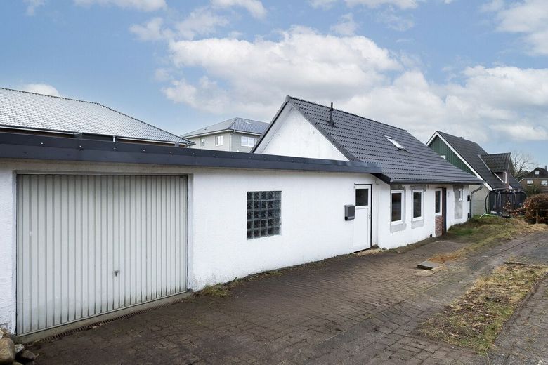 Gestalten statt suchen: Einfamilienhaus mit Ausbaupotenzial – Straßenansicht