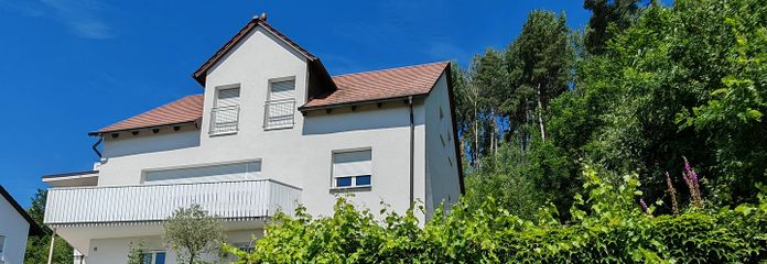 Geräumige 3 Zimmer Wohnung mit Aussicht am Ettmannsdorfer Berg – Außenansicht