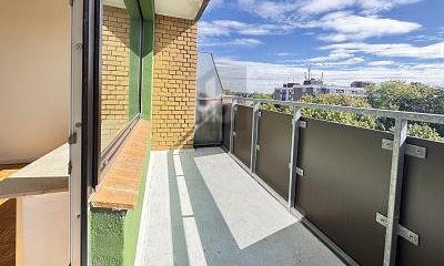 GANZ OBEN MIT HERRLICHEM SONNENBALKON – 1788677319_23d2d4.jpg