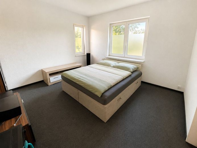 Viel Platz für Visionen - Sanierungsobjekt mit Scheune und großem Grundstück – Schlafzimmer 1