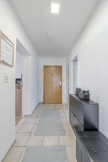 Sanierte 3-Zimmer-Wohnung mit großem Balkon & Einbauküche in Oberstenfeld – Flur