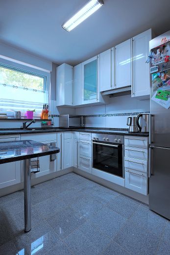 Provisionsfreie Maisonette- Wohnung mit Garten mitten in Hanau – Küche