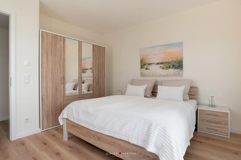 Schlafzimmer links