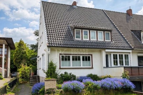 Mucho espacio y gran parcela: casa adosada pareada de 5 habitaciones en una tranquila zona residencial de Bremen