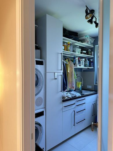 Saniert & bezugsfrei in Westend: 130 m², 2 Balkone, 2 Bäder, Stellplatz – provisionsfrei – Hauswirtschaftsraum
