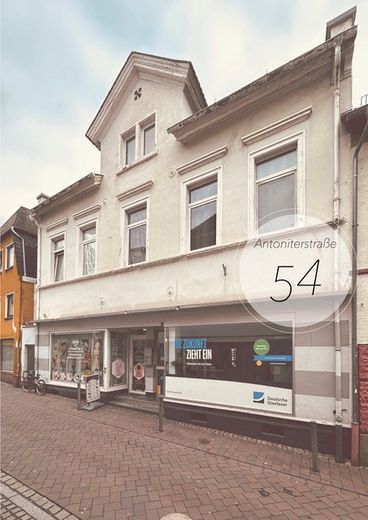 Vielseitig nutzbares Wohn- und Geschäftshaus – Straßenansicht