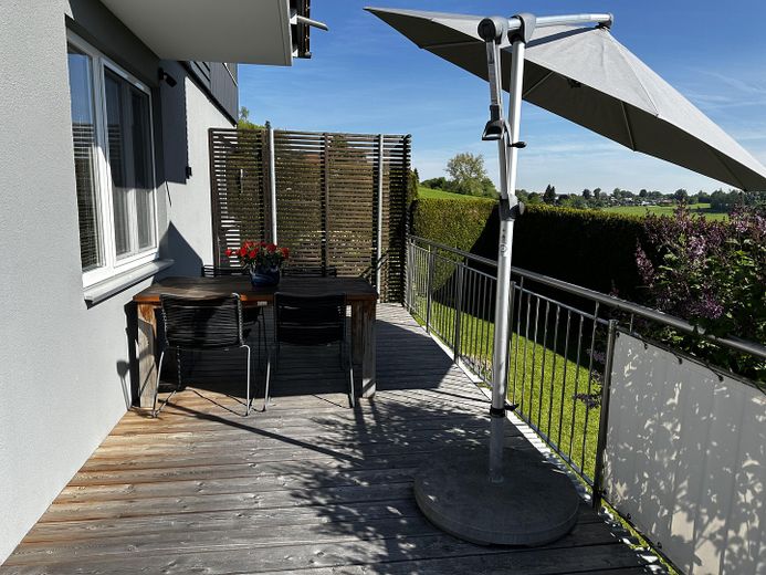 Hochwertiges Einfamilienhaus mit Berg- und Seeblick Nähe  Prien – Terrasse im Osten
