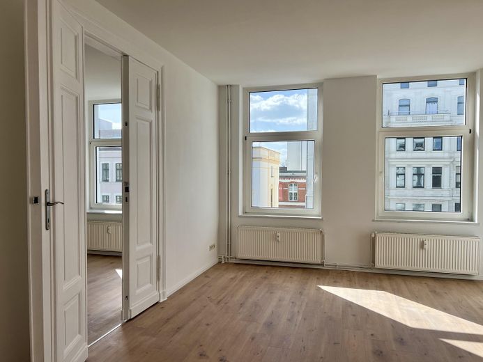 3-Zimmer-Whg, frisch modernisiert, Dusch-Wannenbad, Gäste WC, große Küche – Zimmer 1 1