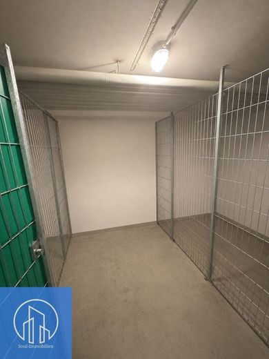 Familienfreundliche 3,5-Zimmer-Wohnung mit West-Loggia, EBK &amp; Tiefgaragenstellplatz – Kelleranteil