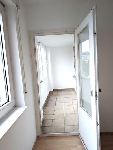 SW-Stadt semtinde keyifli daire: 2 oda, 3. kat, asansör, camlı balkon – Loggia