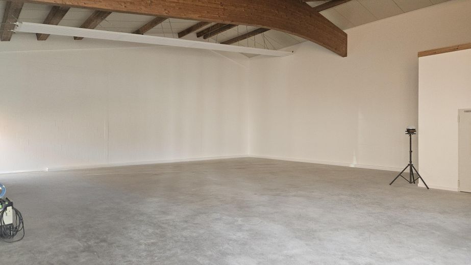 Halle commerciale neuve avec surface de bureaux dans un emplacement central idéal – Halle 3