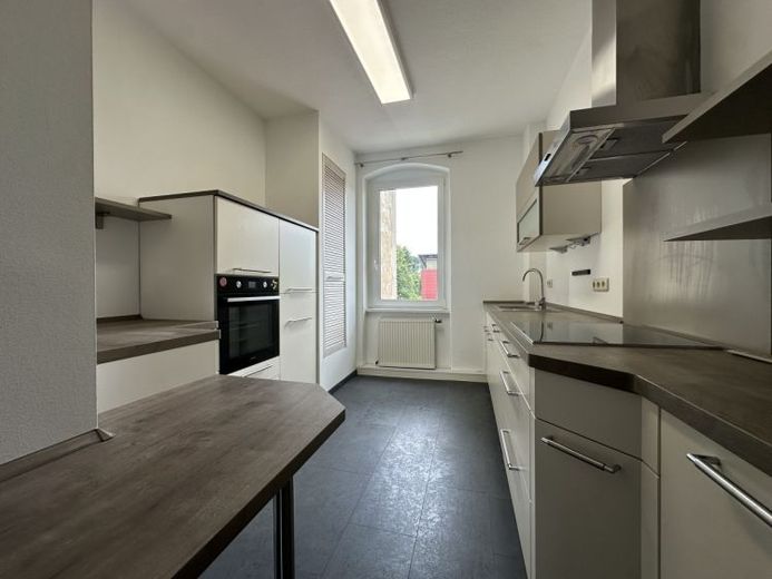Stylish and Modern with Fitted Kitchen*: Your dream 3.5-room apartment in Debschwitz awaits! – Foto 1
