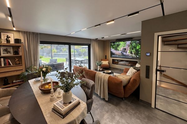 Luxus-Reihenendhaus | High End | 225 m² | Swim Spa | Saniert 2025 | 21KW PV | Wärmepumpe