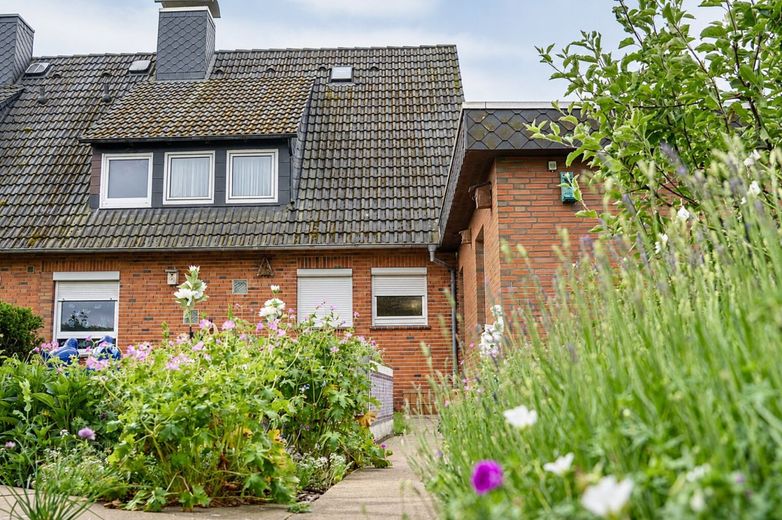 Viel Platz für Ihre Familie - Haus mit wunderschönem
Garten &amp; Einliegerwohnung – Ein Zuhause mit vielen Möglichkeiten