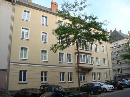 Großzügige 2-Zimmer mit Laminat und Wannenbad in guter Lage – Hans-Sachs Straße 31