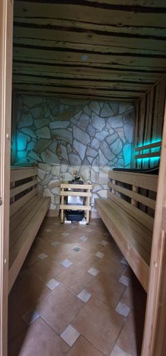 Landhaus Generationenhof mit bis zu 10 ha Land und Bachlauf – Sauna