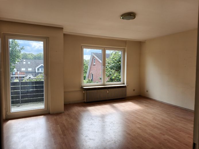 3 Zimmer-Wohnung mit Südwest-Balkon in ruhiger Lage – Wohnzimmer