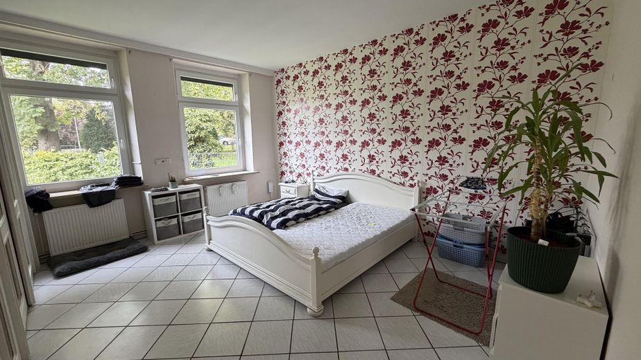 Resthof mit Nebengebäude und bebauugsfähigem Grundstück – Schlafzimmer