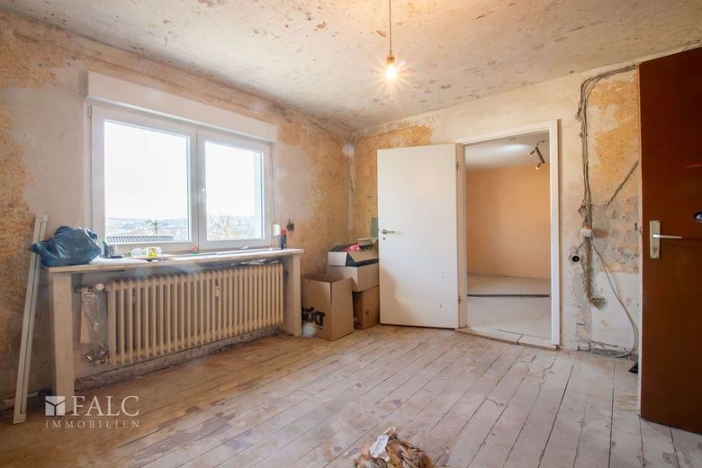 Handwerker aufgepasst - 2 Häuser zum Preis von einem! – Elternschlafzimmer