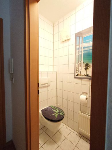 Ampio e luminoso appartamento di 3 locali con 2 balconi, cucina componibile e 2 posti auto in autorimessa interrata – Gäste-WC1