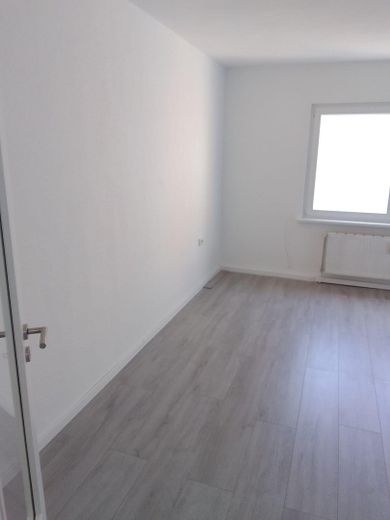 Budynek wielorodzinny z 12 pokojami w Essen-Bochold – 1. OG rechts Wohnzimmer renov.