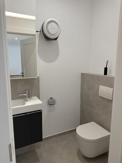 Appartamento al piano terra di 5 locali, cucina componibile, parquet, terrazza e giardino – Gäste-WC