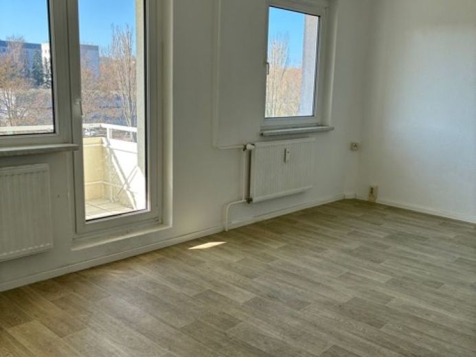 Familienmittelpunkt mit Balkon und offener Küche – Foto 1