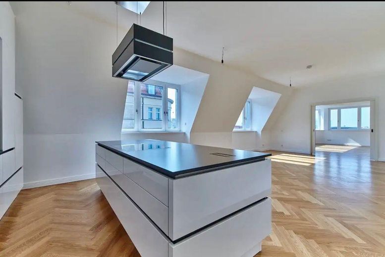 Provisionsfrei: Außergewöhnliche Dachgeschosswohnung mit Blick über Berlin und toller Dach-Terrasse – Küche offen/Esszimmer