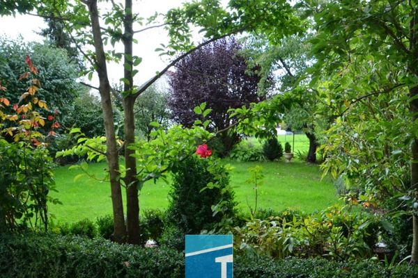 Living by Hindenburg Park in Ingolstadt! Demolition plot for a multi-unit detached/semi-detached house