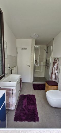 Bad Richtung Dusche